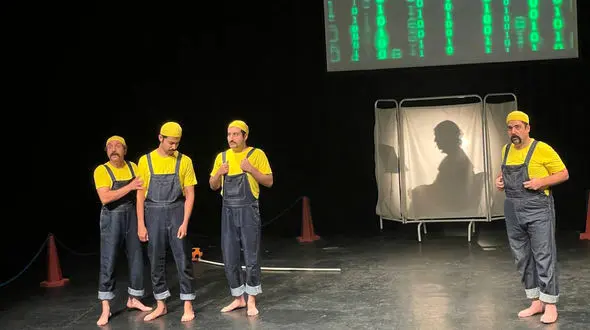 عکس های نمایش وی ای آر را در ادامه ببینید