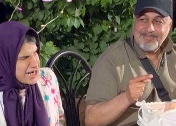 فیلم جشن تولد رضا عطاران در جمع دختران  زیبای مشهدی /  هم وسطشون میرقصه هم کیک صورتش میماله ... / چه کیکی خلاقانه ای ...بدون جوراب و ....