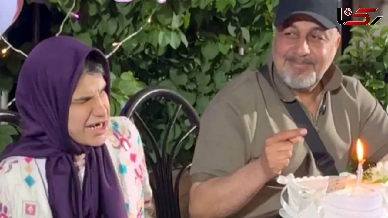 فیلم جشن تولد رضا عطاران در جمع دختران  زیبای مشهدی /  هم وسطشون میرقصه هم کیک صورتش میماله ... / چه کیکی خلاقانه ای ...بدون جوراب و ....
