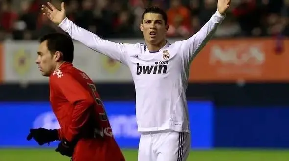 رونالدو با وقاحت به من گفت کی هستی؟ چقدر حقوق می گیری! /او بسیار متکبر بود