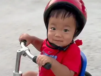 پسر بچه‌ای با بیماری نادر پس از نخستین ژن‌درمانی جهان پزشکان را شگفت‌زده کرد