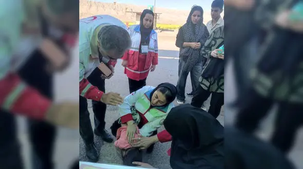 عملیات نفس‌گیر در ایام نوروز / امدادگران کودک در حال خفگی را احیا کردند + عکس