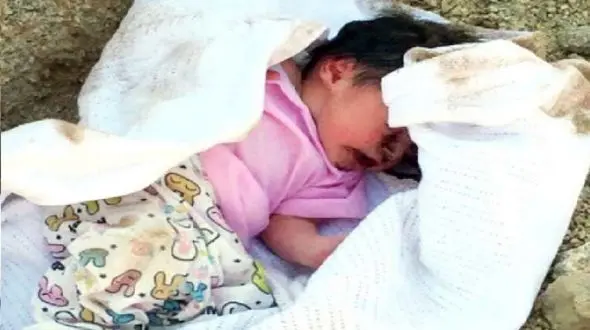 کشف نوزاد 7 روزه دفن شده زیر خاک در حالی که زنده بود + عکس