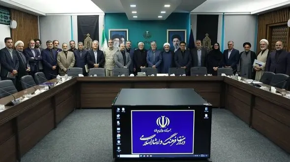 عارف: نگاه قیم مآبانه به مردم و اهل فرهنگ کنار گذاشته شود