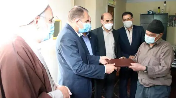 کفاش مهربان زنجانی با یک زندانی چه کرد؟ + عکس