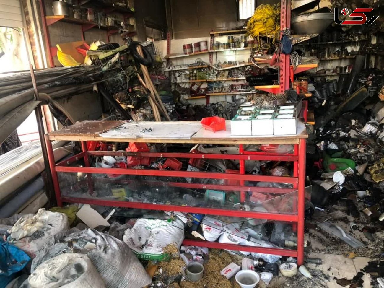 آتش سوزی مغازه ابزار فروشی در روستای پیریوسفیان قزوین اطفا شد