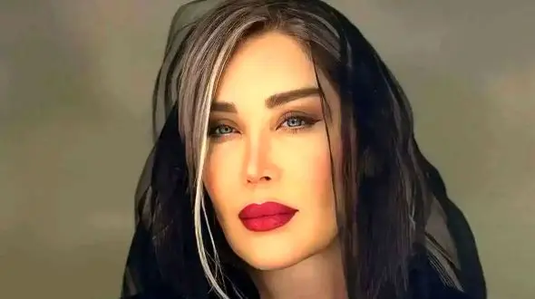 استایل شیک سارا منجزی‌ پور با کت مخملی / جدیدترین عکس همسر محمد علیزاده بعد از خداحافظی از بازیگری