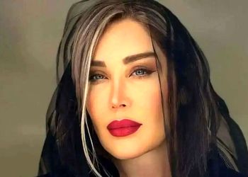 استایل شیک سارا منجزی‌ پور با کت مخملی / جدیدترین عکس همسر محمد علیزاده بعد از خداحافظی از بازیگری