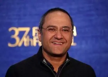 فیلم / خوانندگی با احساس رامبد جوان و خسرو شکیبایی به زبان آذری/ صدبارم ببینی بازم کمه