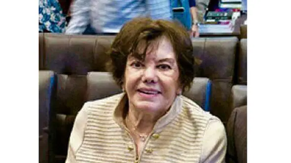 زیبایی شگفت انگیز فخری خوروش در جوانی ! / مهاجرت خانم بازیگر به امریکا !