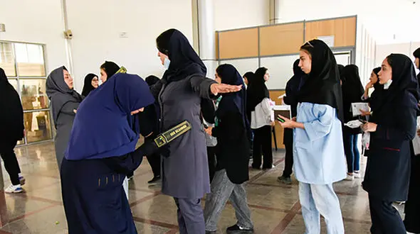 آزاد شدن ورود موبایل و ابزارهای دیجیتال به جلسات امتحان دانشگاه آزاد