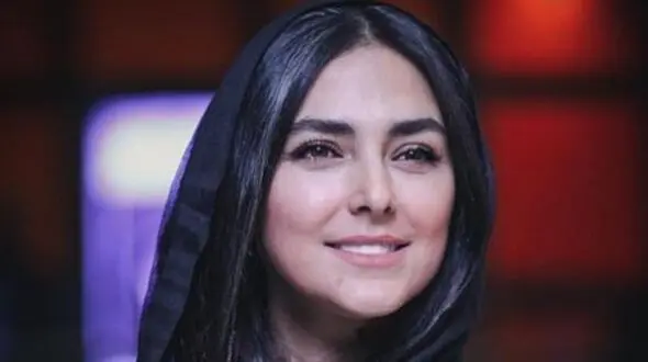 فیلم آواز باشکوه ؛ هدی زین العابدین در آهنگ سهراب پاکزاد ! / ﺗﺎ وﻗﺘﻰ ﻛﻪ ﻧﻔﺲ دارم ﻣﻴﺨﻮام ﺳﻠﻄﺎن ﻗﻠﺐ ﺗﻮ ﺑﻤﻮﻧﻢ + موزیک ویدیوی عاشقانه