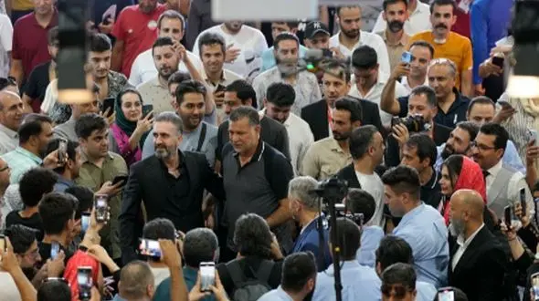 فیلم/ مهدی کرباسیان: من رفته بودم بازار سنتی مراکش خرید کنم داشتن مغازه ها رو میبستن که یک پسر اومد وسط داد زد ایران و علی دایی همه اومدن باز کردن و...