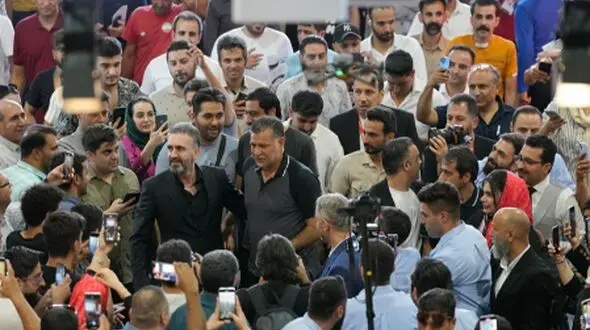 فیلم/ مهدی کرباسیان: من رفته بودم بازار سنتی مراکش خرید کنم داشتن مغازه ها رو میبستن که یک پسر اومد وسط داد زد ایران و علی دایی همه اومدن باز کردن و...