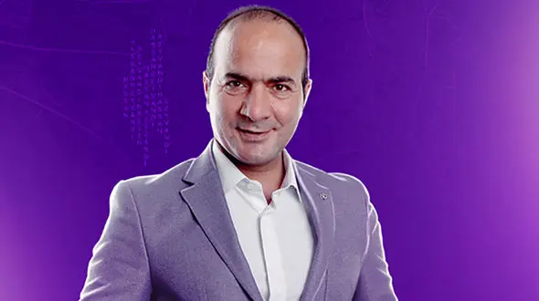 حسن ریوندی: به افتخار و سلامتی همه مردهای دل پاک که فقط اسم یک زن تو گوشیه موبایلشونه اونم همسر نازنینش و بقیه خانوما رو با ... + فیلم