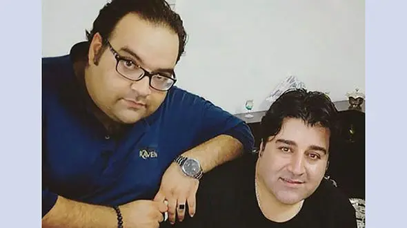 شاهکار همخوانی ترانه احساسی مهدی یغمایی و برادر مرحومش/ خیال با تو بودن ها منو میکوبه میسازه+فیلم