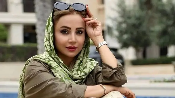 شب عاشقانه شبنم قلی خانی بازیگر خوش اخلاق ایرانی در یک رستوران مجلل/ مدل مانتو مزونی و ژاکاردش چقدر خاصه