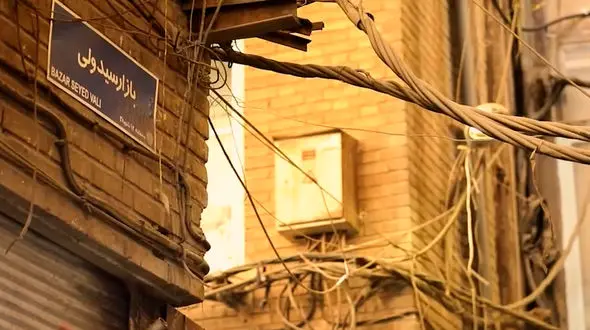 فاجعه بزرگ بیخ گوش بازار تهران / کم کاری مشهود اداره برق در ایجاد ایمنی/ انشعاب مالکان بی توجه؛ قطع شود