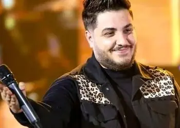 فیلم / خواننده جوان پاپ برای «ایران» خواند  / رونمایی از قطعۀ جدید آرون افشار 