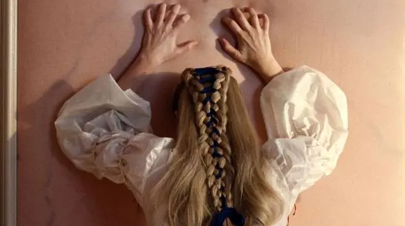 تحلیل و نقد داستان و شخصیت های فیلم «بلندی های بادگیر»