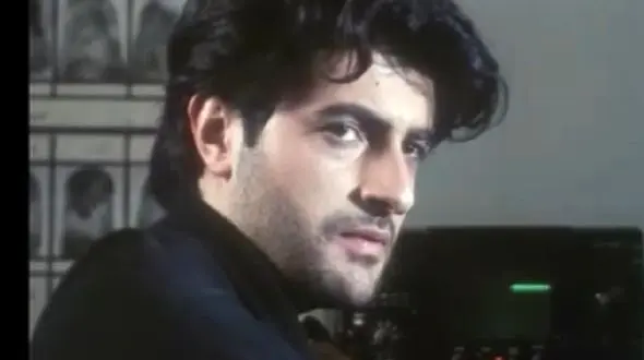 عکس دختر زیبا و جذاب علی دهکردی بازیگر فیلم روز شیطان / چه قد و بالای رعنایی داره!