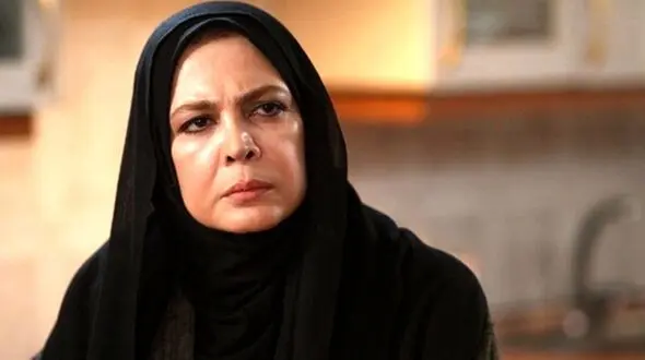  امروز یک عکس عجیب از بیتا فرهی و دخترش و این مرد جوان رو شد+ تصویر 