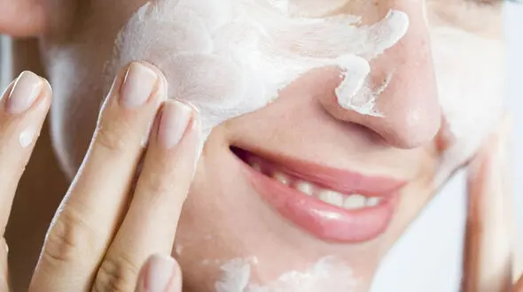 افراد دارای پوست چرب بخوانند / پاک سازی پوست چرب در خانه