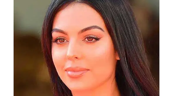 تصاویر/ وقتی نامزد جنجالی کریس رونالدو فروشنده لباس بود!