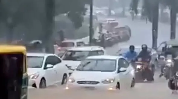 از آتش کشیدن بازار توسط نظامیان اسرائیلی تا طوفان و سیل در هند و بنگلادش