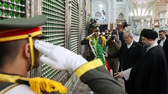 تجدید میثاق رئیس‌جمهور و اعضای دولت با آرمان‌های بنیانگذار کبیر جمهوری اسلامی ایران