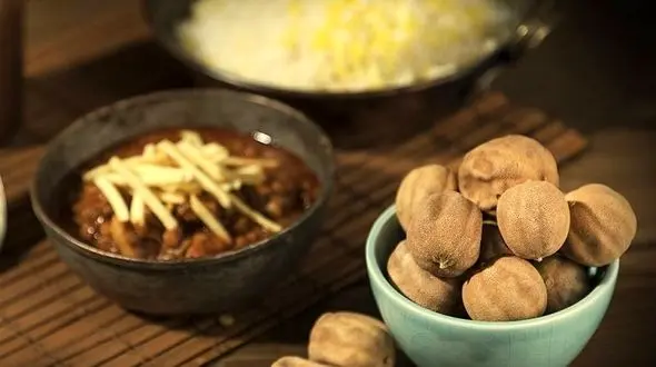 چرا نباید لیمو عمانی موجود در غذا را خورد؟