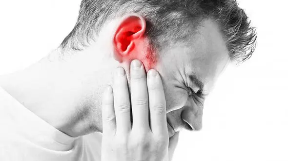 علائم عفونت گوش و راه‌های درمان خانگی آن