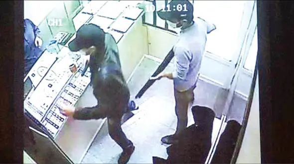 قتل 2 کودک گرسنه توسط مادر در یک قدمی لاکچری های میلیاردر شهر! + عکس های باورنکردنی