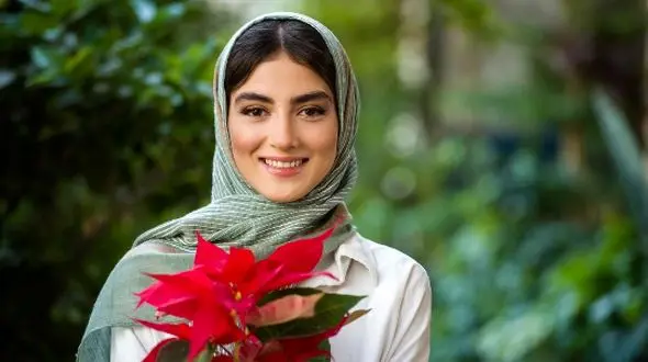 پوشش سنتی و کردی پردیس پورعابدینی با رنگ شاد و زیبا/ اصیل و ایرانی پسند+عکس