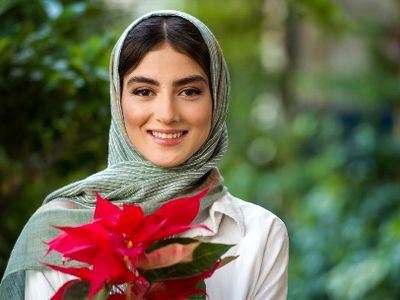 پوشش سنتی و کردی پردیس پورعابدینی با رنگ شاد و زیبا/ اصیل و ایرانی پسند+عکس