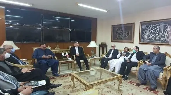 Iran, Pakistan discuss bilateral, economic ties