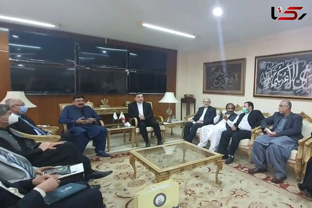 Iran, Pakistan discuss bilateral, economic ties