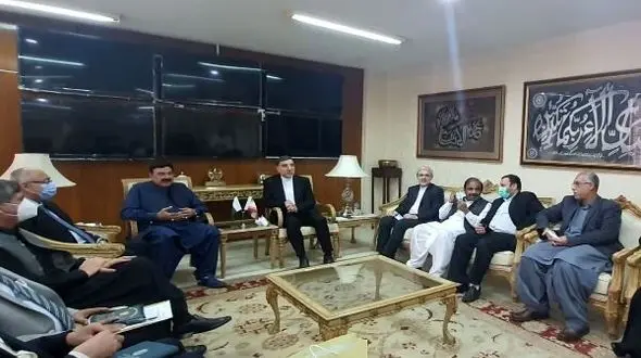 Iran, Pakistan discuss bilateral, economic ties