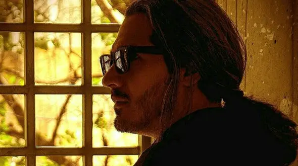 این خواننده‌ را با بنیامین اشتباه گرفتند ! + عکس
