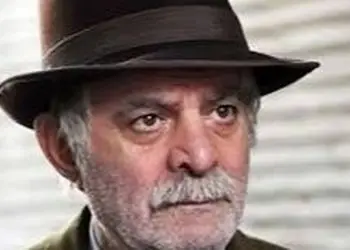 فیلم /سیروس گرجستانی: تو بچگیم بابام تنهام گذاشت رفت ...  ناپدری داشتم ... با اولین حقوقم رفتم بابامو پیدا کنم ... هنوز اون حقوقم پیشمه چون ...