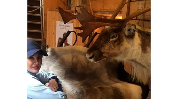 خانم بازیگر و گوزن هایش در قرنطینه+عکس