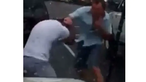 کتک خوردن مرد قوی هیکل از یک پیرمرد+عکس