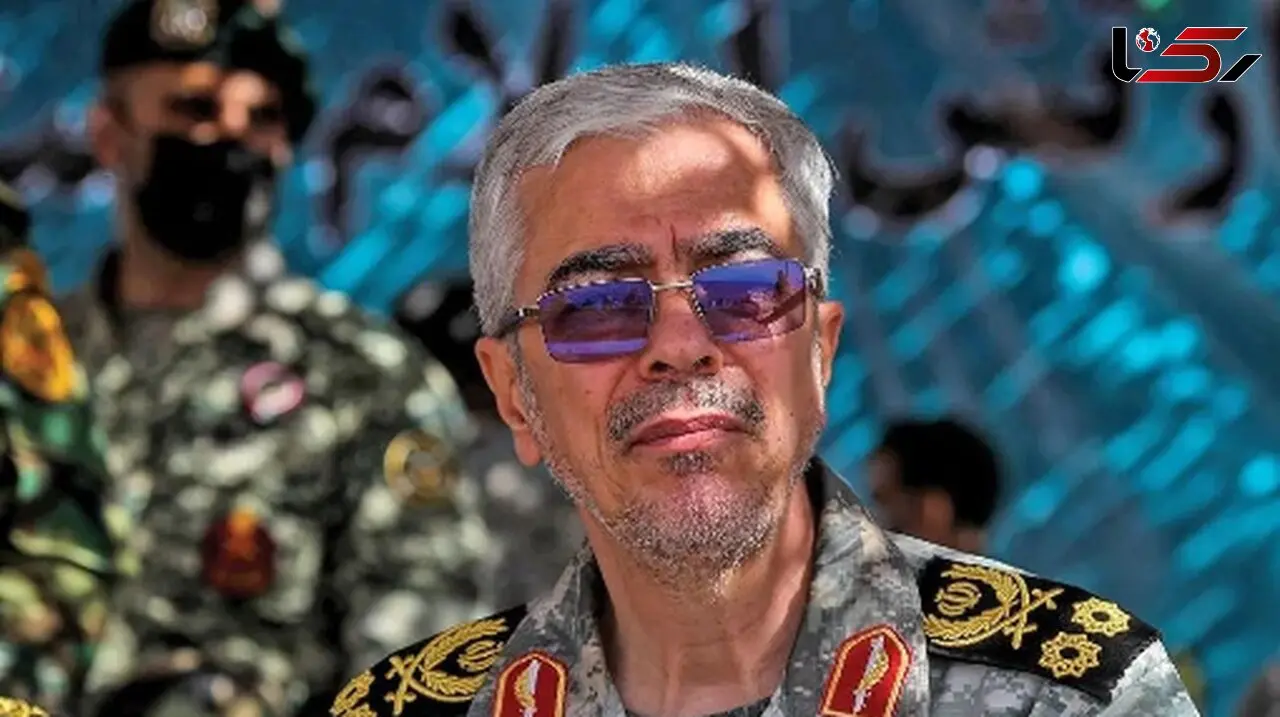 عکس سفر در زمان /  «سرلشکر باقری و رهبر انقلاب» در ستاد کل نیروهای مسلح ؛ سال 78