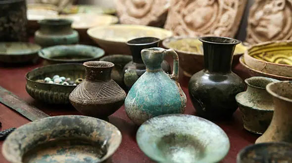 این مرد بخاطر گنج های نفیس زندانی شد