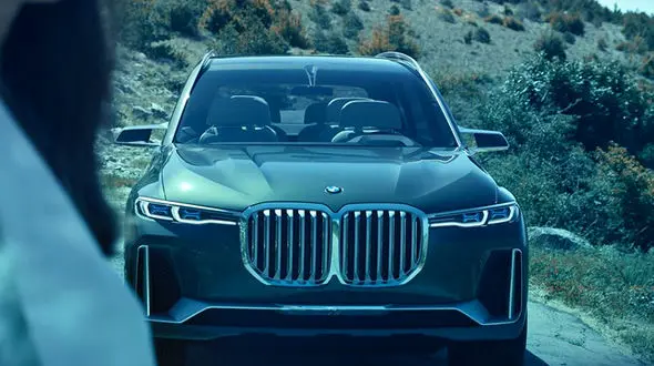 موتور آخرین مدل بی ام و آتش می گیرد / جریمه سنگین برای خودروساز لاکچری !