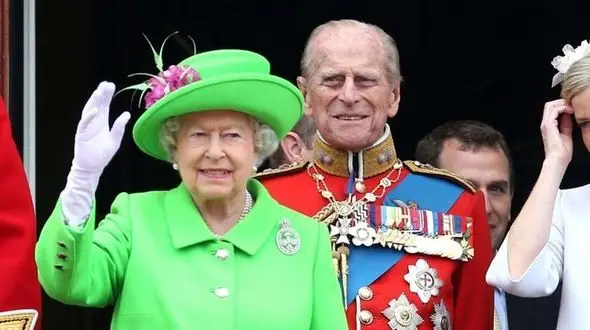 ملکه پیر انگلستان در یک قدمی مرگ قرار گرفت! + عکس