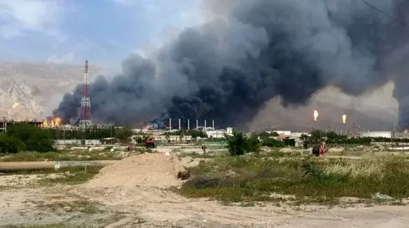 حمله آمریکا و اسرائیل به بخش هایی از صنعت نفت پارس جنوبی و عسلویه / 27 اسفندماه  + عکس و فیلم