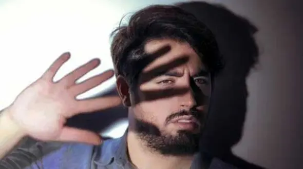 دانلود آهنگ باشکوه «تو فکر کن» از میلاد بابایی/ محاله وقتی که نیستی برم مهمونی تنهایی محاله …