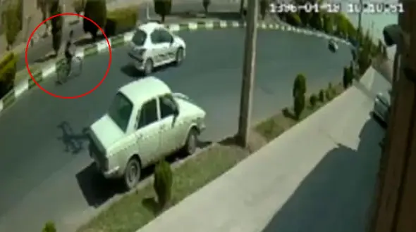 عاقبت شوم  تک چرخ زدن دوچرخه‌سوار یزدی در وسط خیابان + فیلم