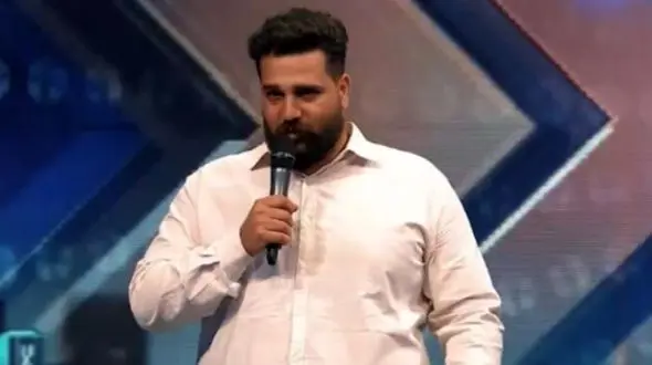 فیلم / آواز باشکوه با  غوغای بهشتی لوله کش حنجره طلای لرستانی/ همه مات و مبهوت شدند ...